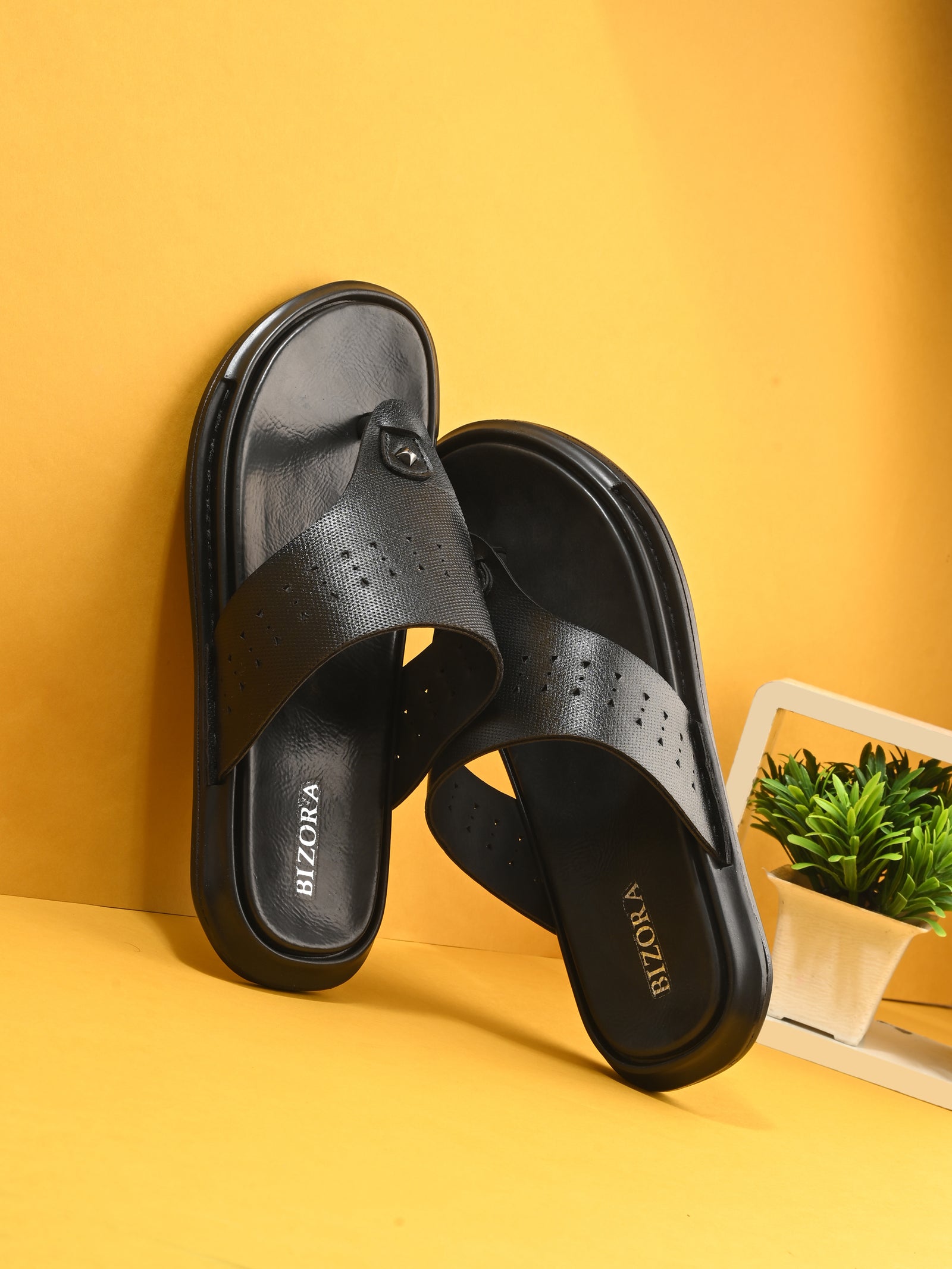 Men Black v-shape slipper (B-13)