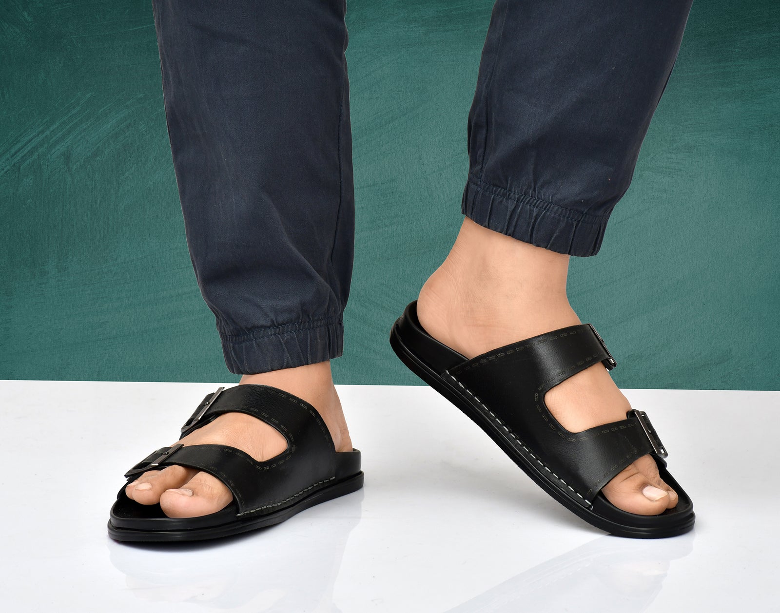 Mens Black Adjustable Strap Slipper (Z2)