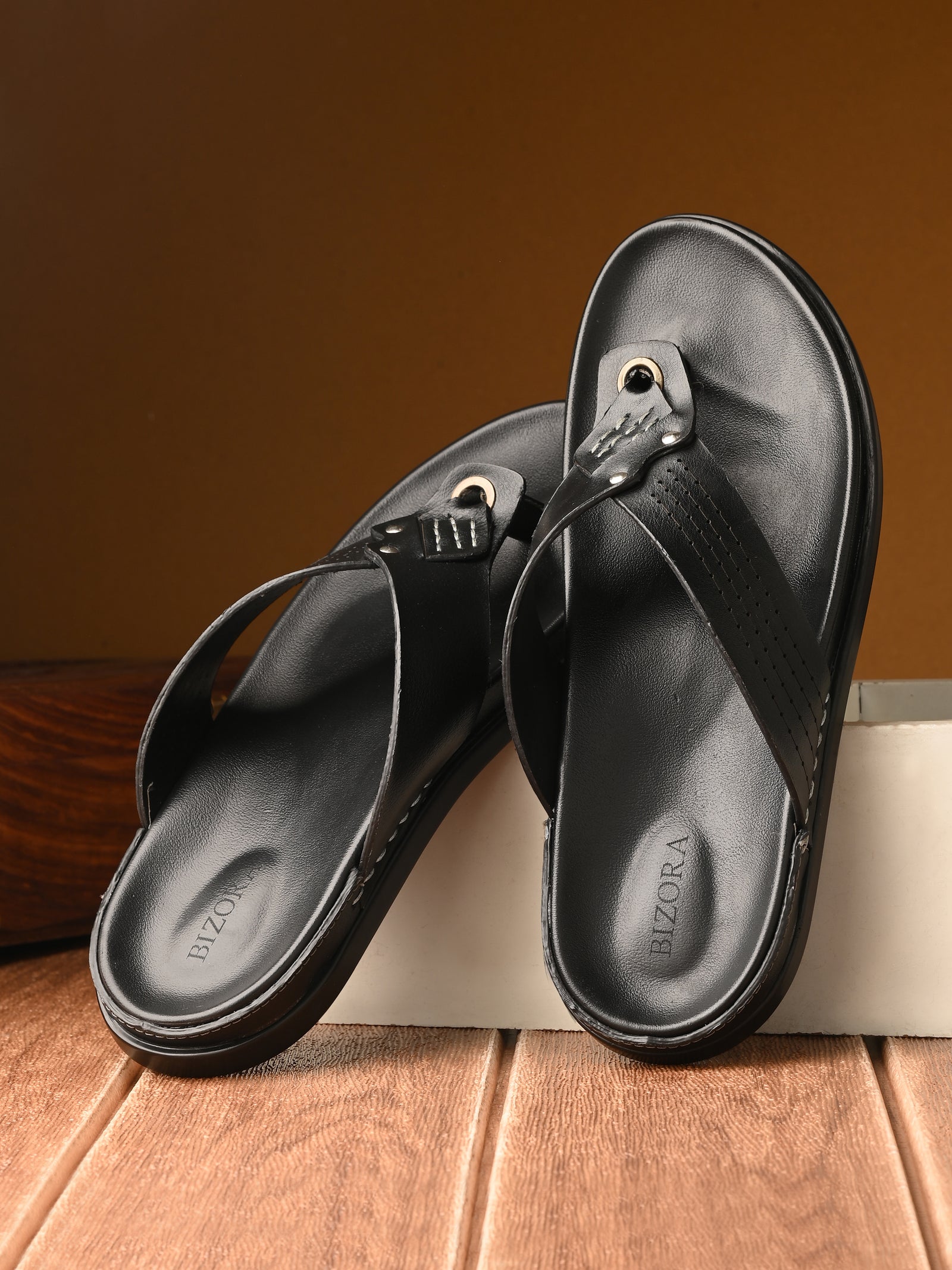 Men Black V-Shape Slipper