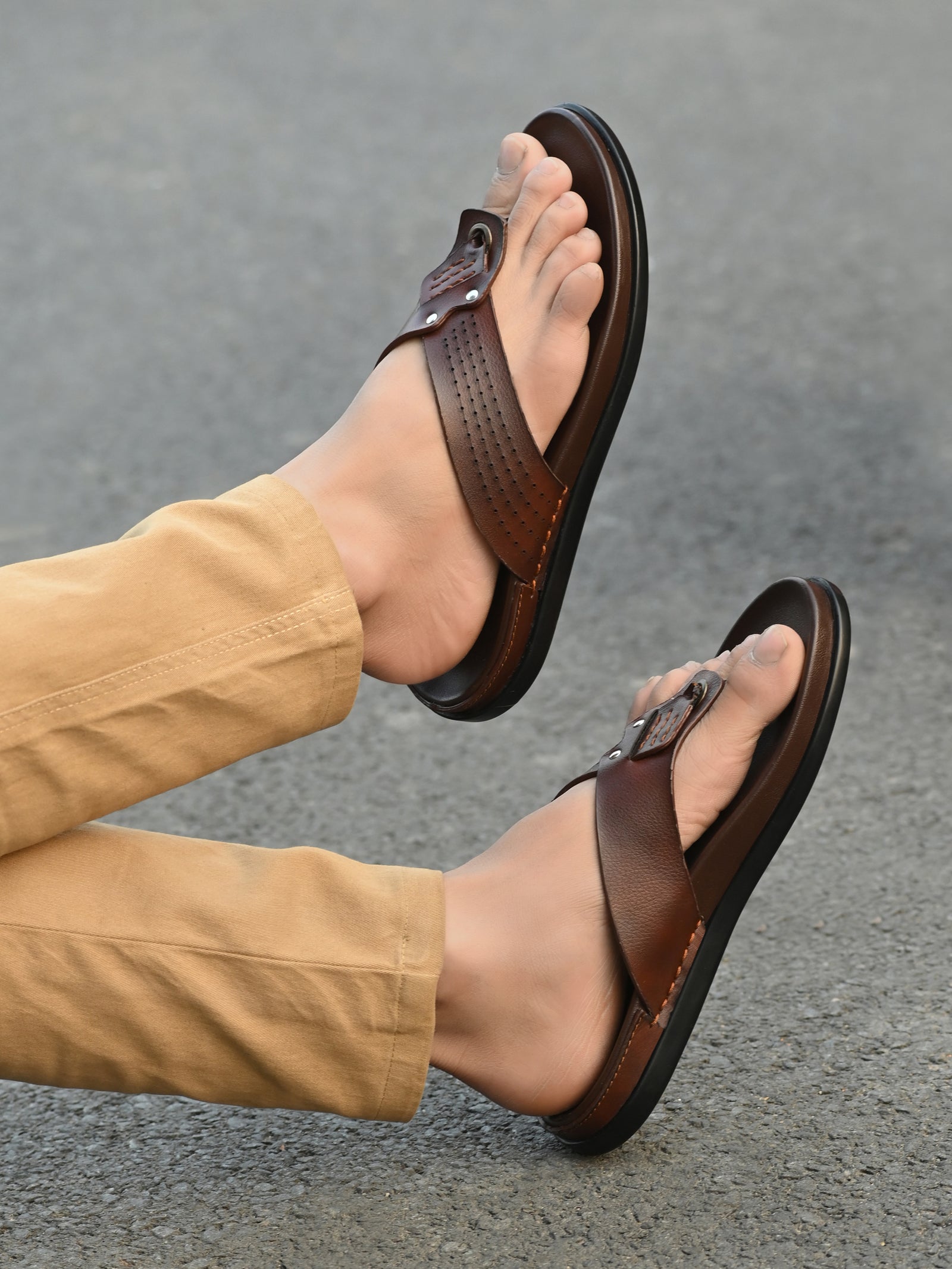 Men Brown V-Shape Slipper